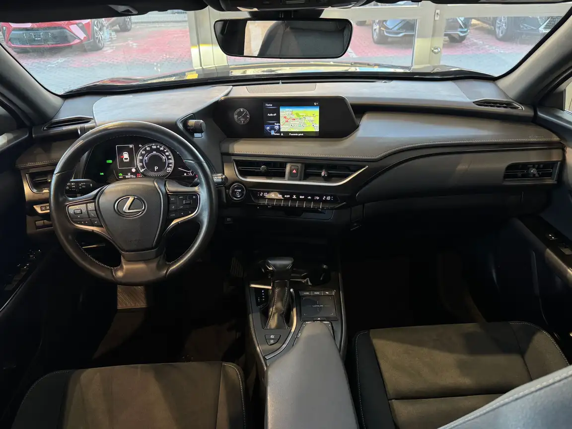 LEXUS UX