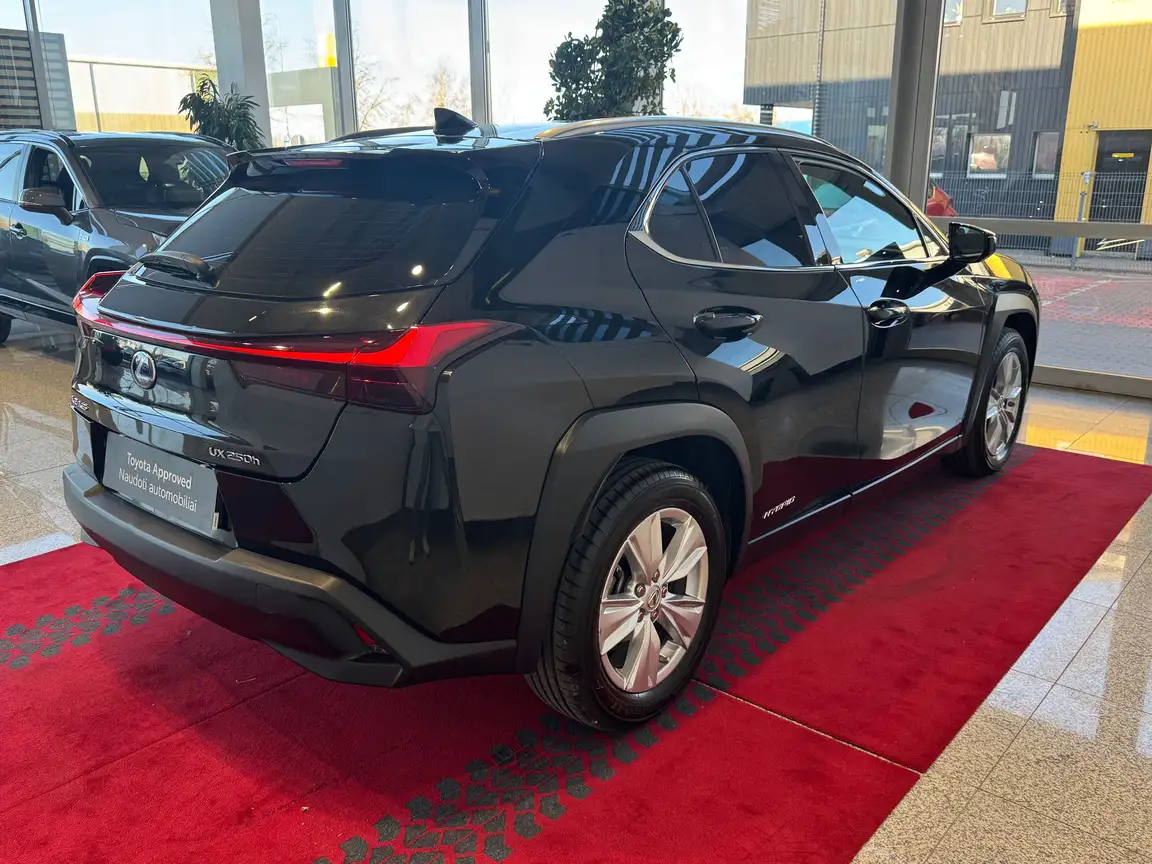 LEXUS UX