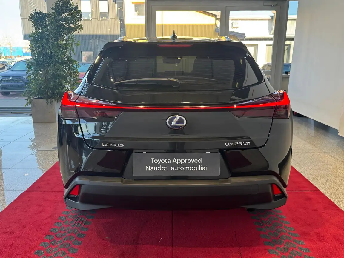 LEXUS UX