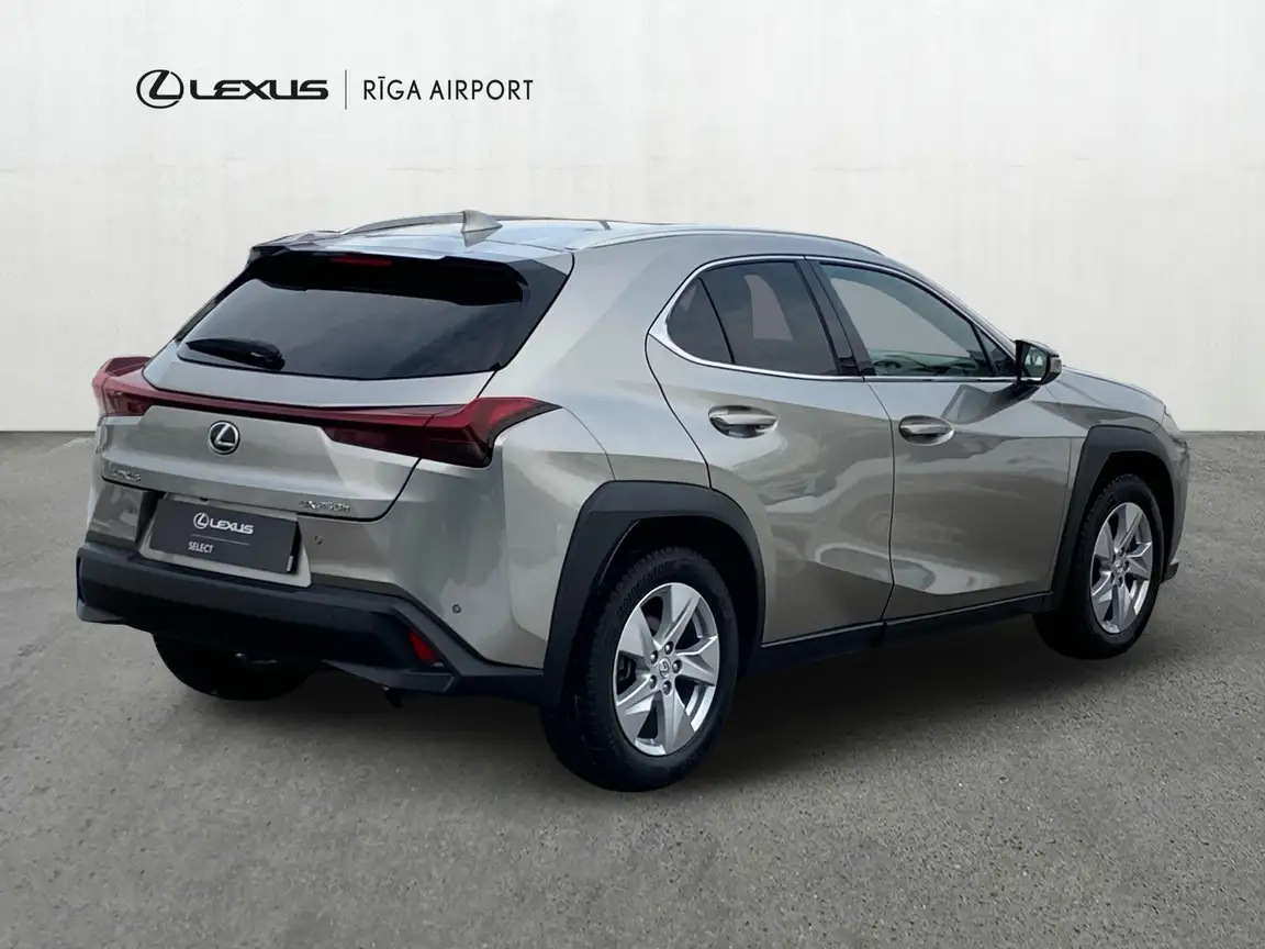 LEXUS UX