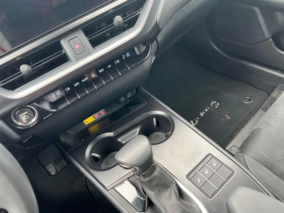 LEXUS UX