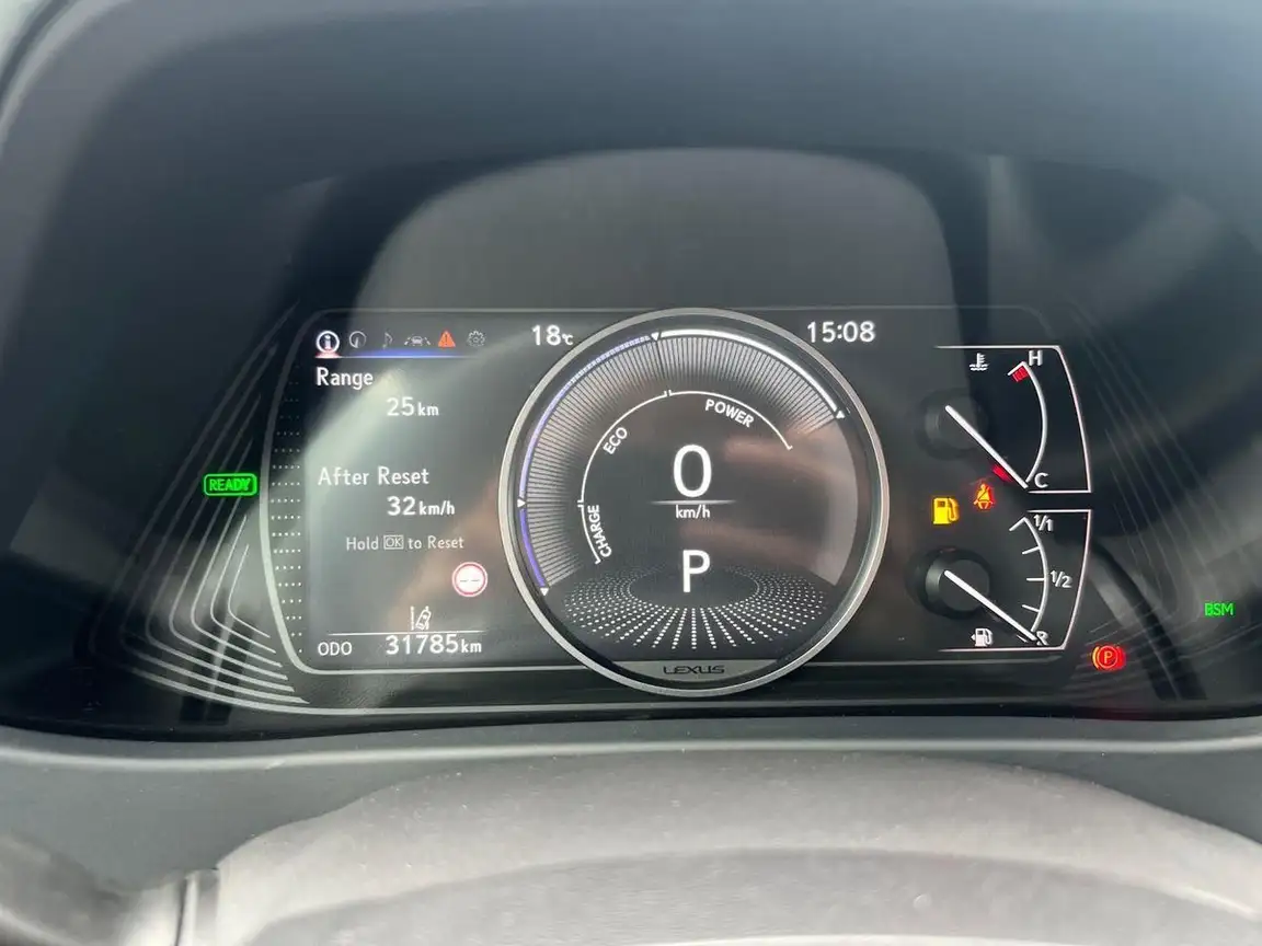LEXUS UX