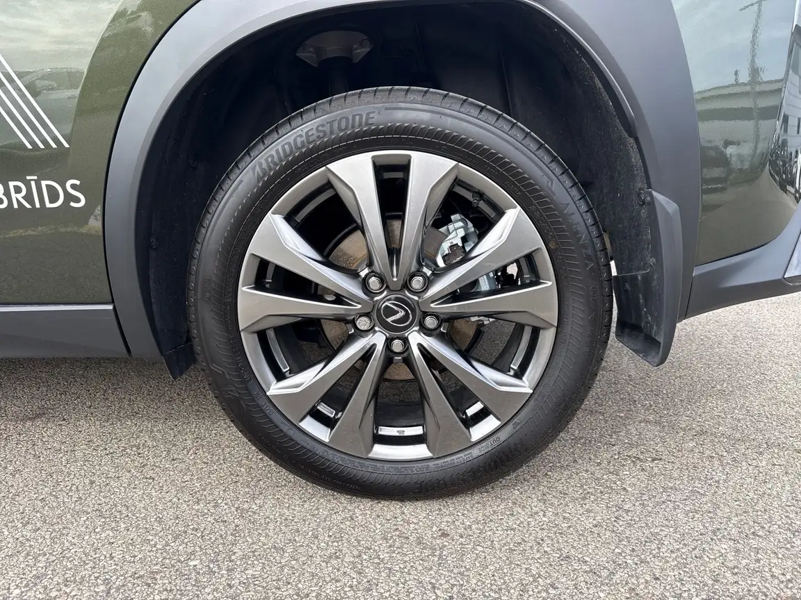 LEXUS UX