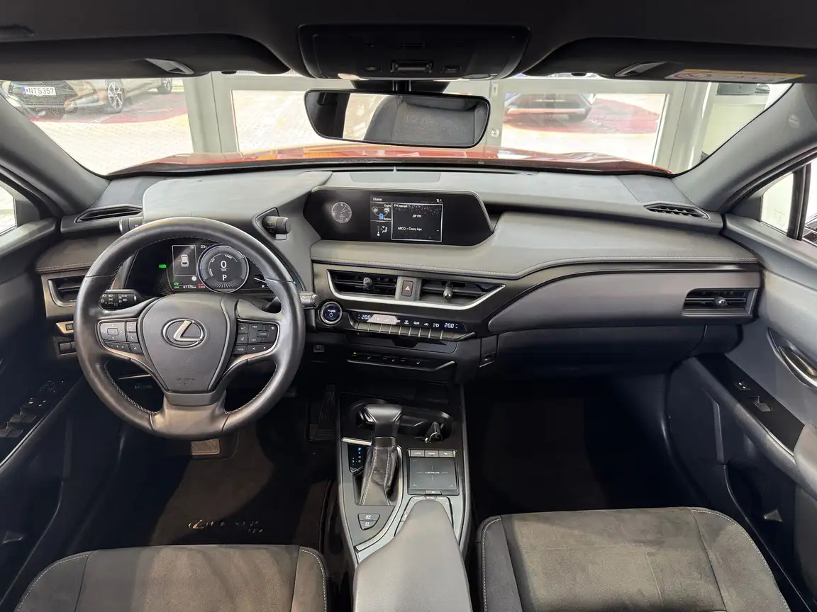 LEXUS UX