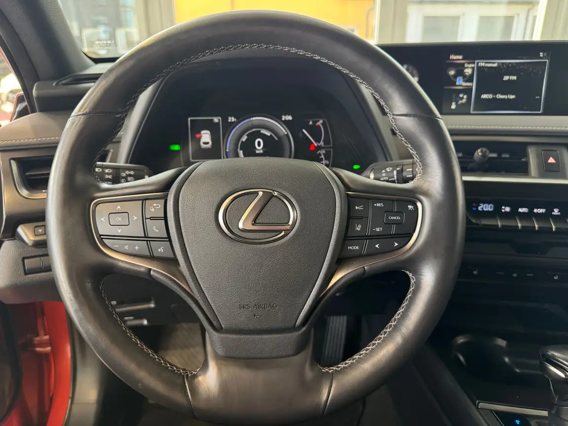 LEXUS UX