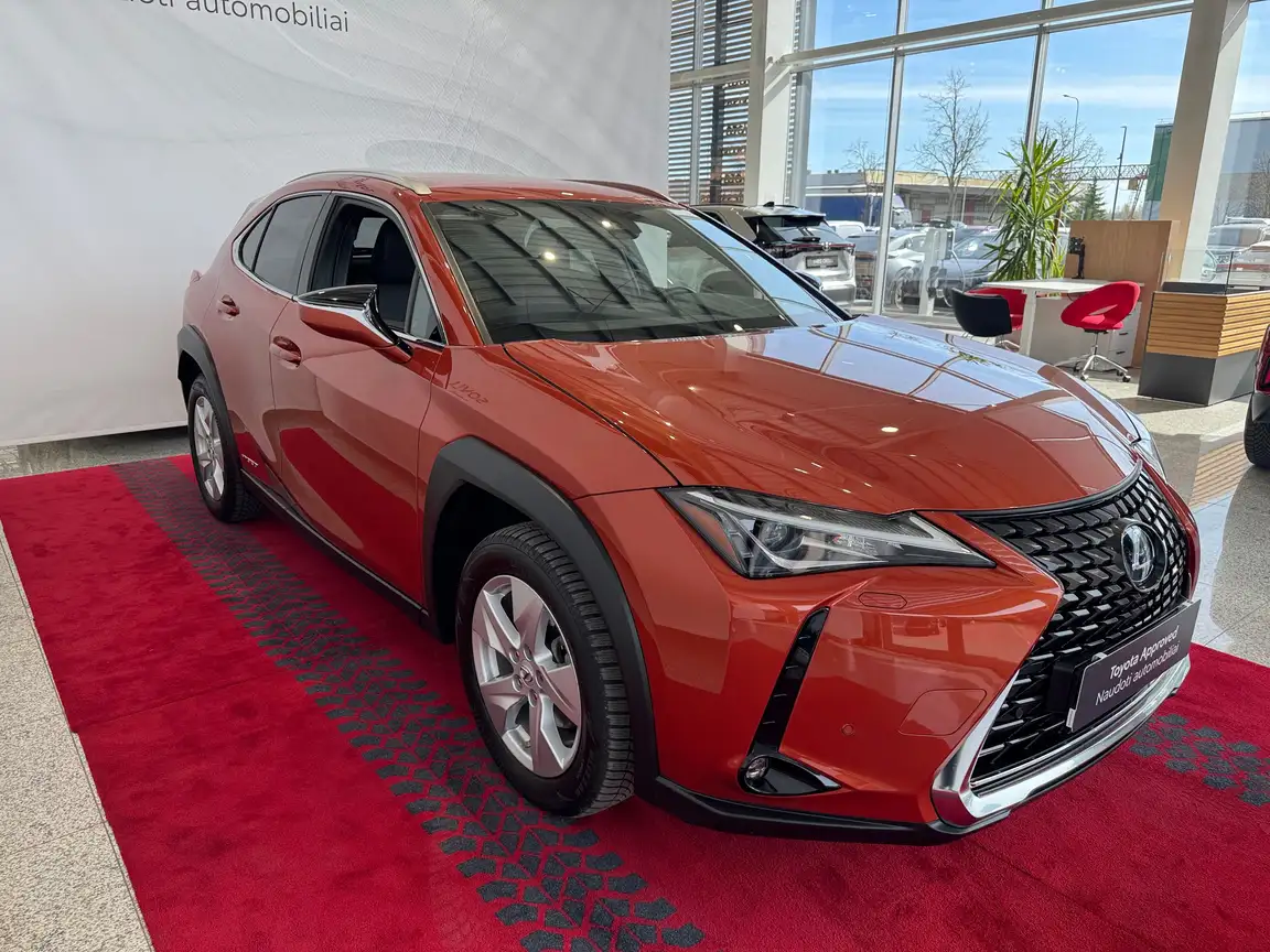 LEXUS UX