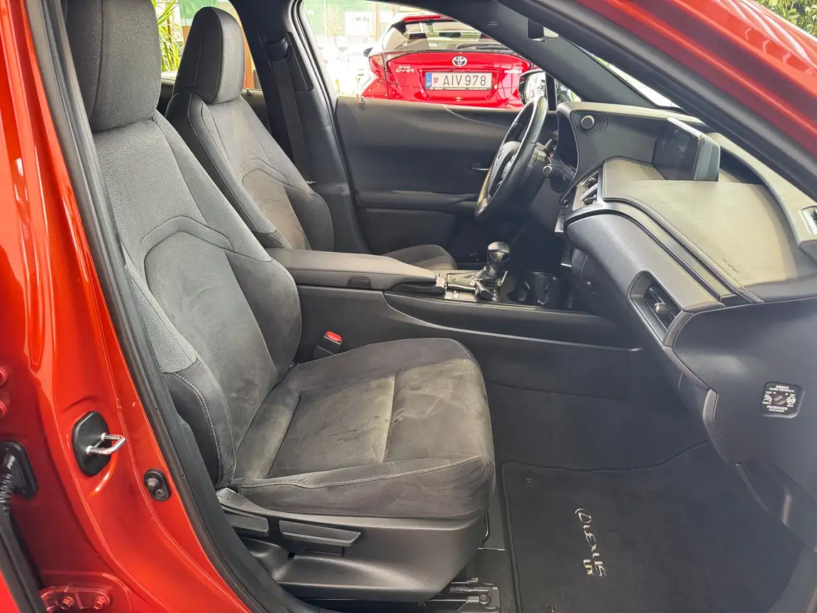 LEXUS UX