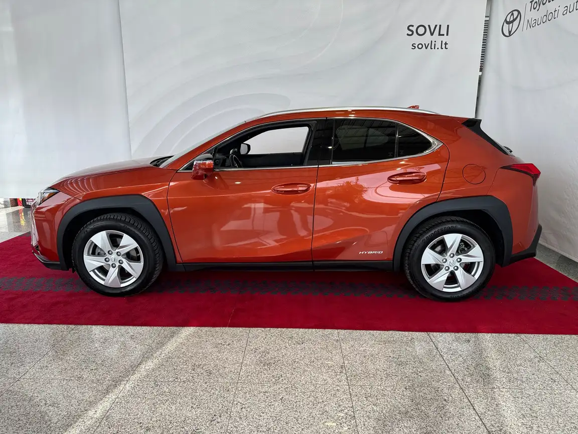 LEXUS UX
