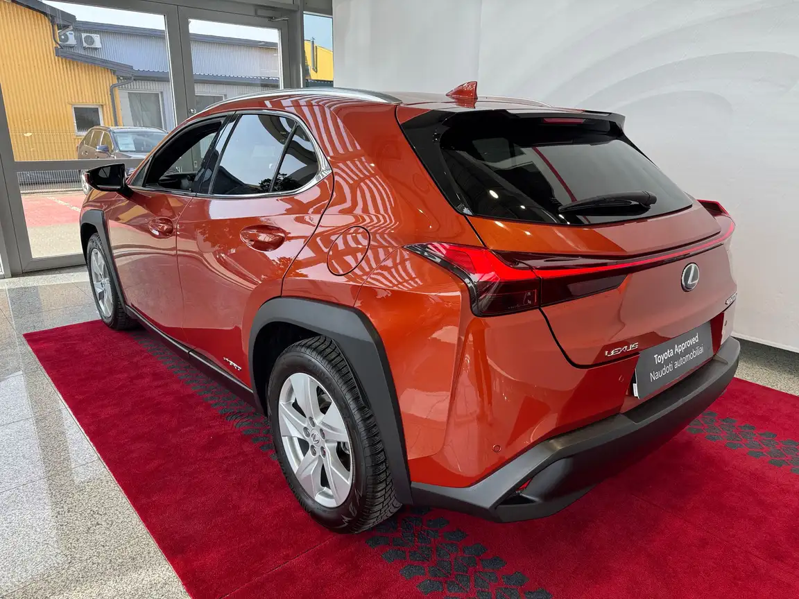 LEXUS UX