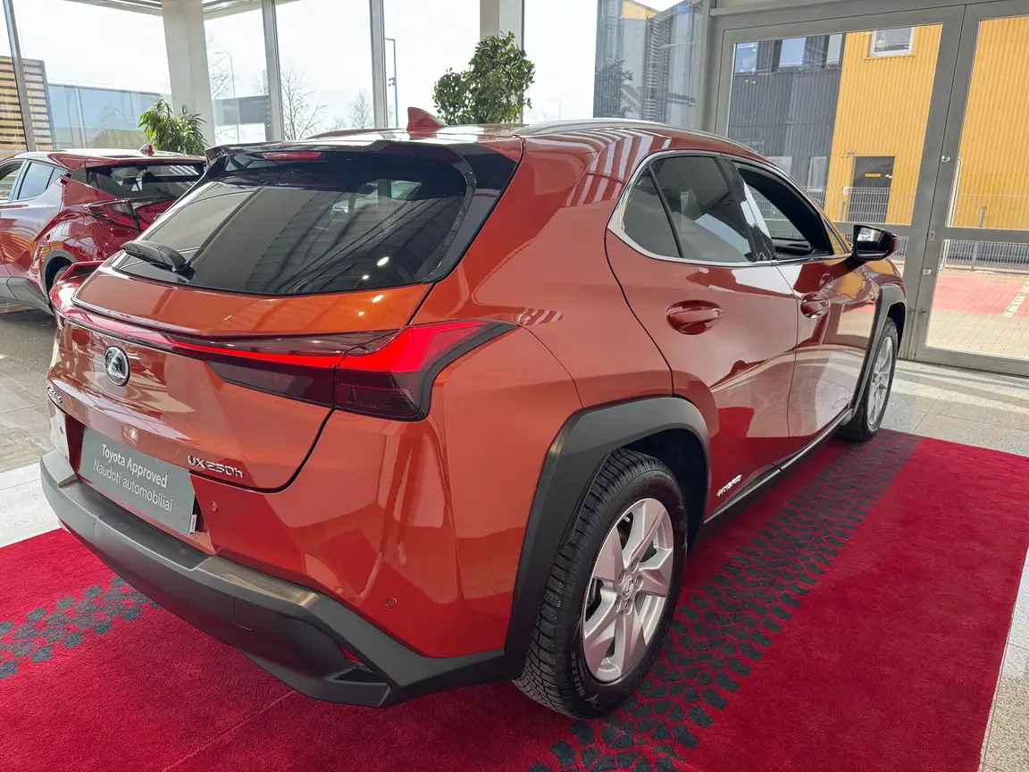 LEXUS UX