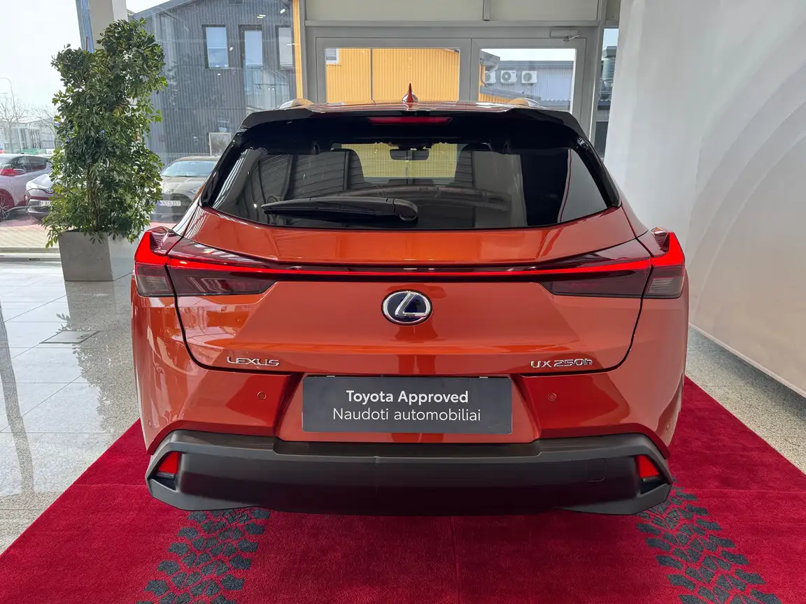 LEXUS UX