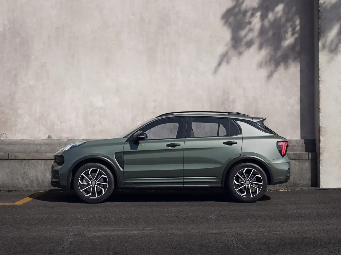 LYNK & CO 01