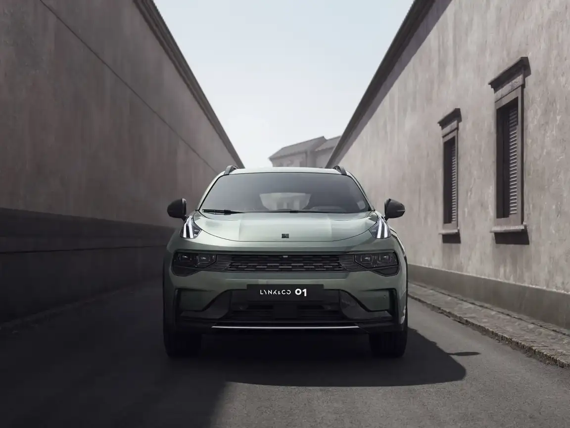 LYNK & CO 01