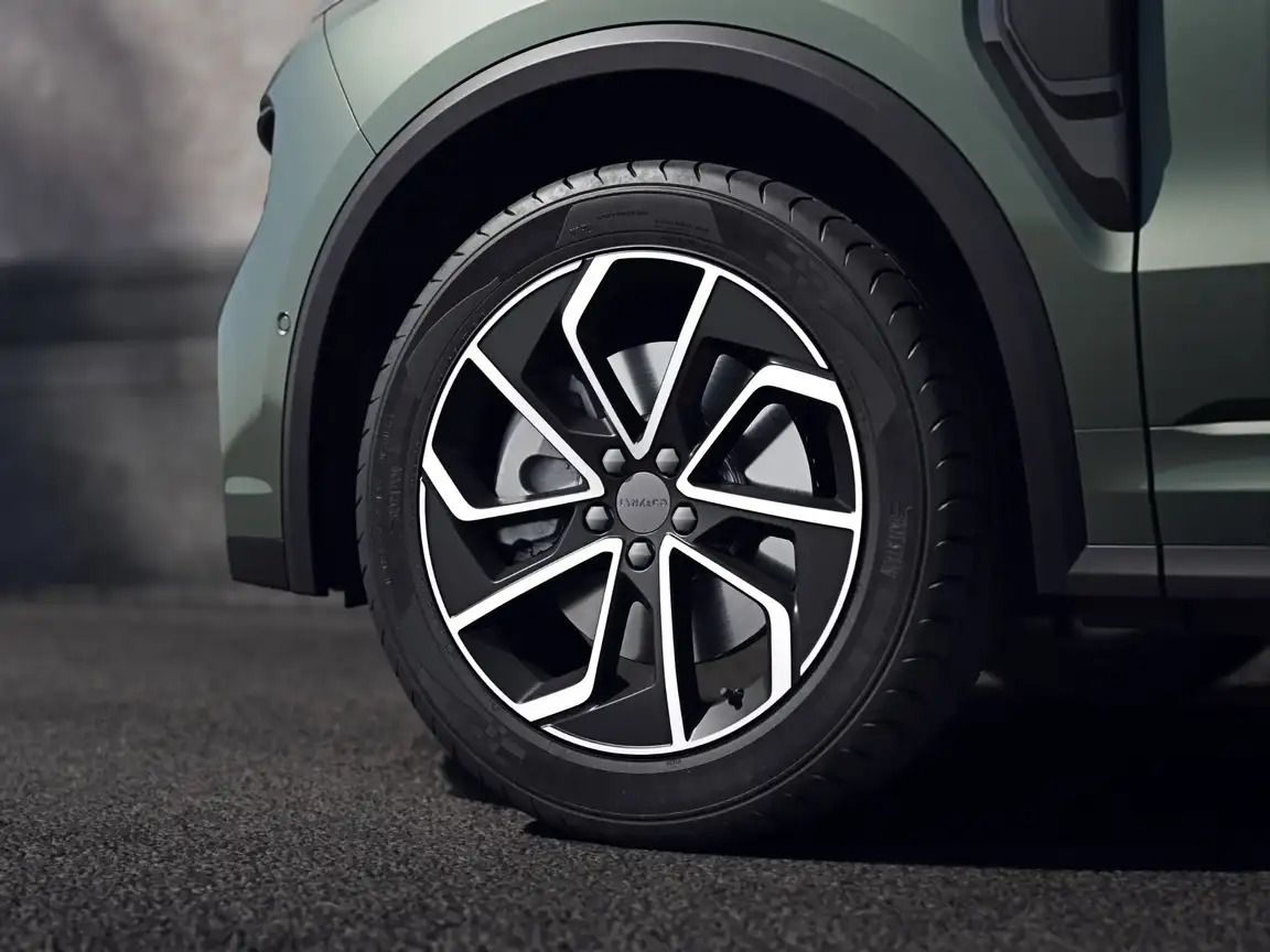 LYNK & CO 01