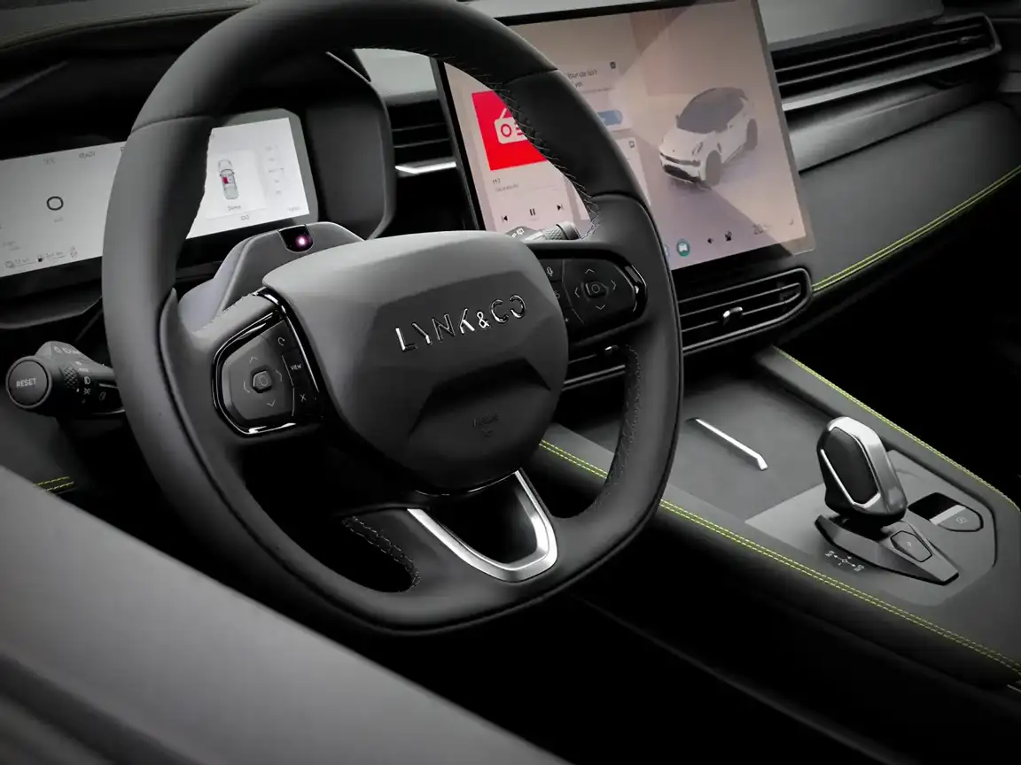 LYNK & CO 01