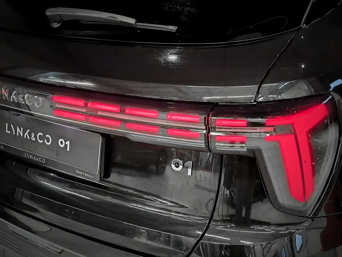 LYNK & CO 01