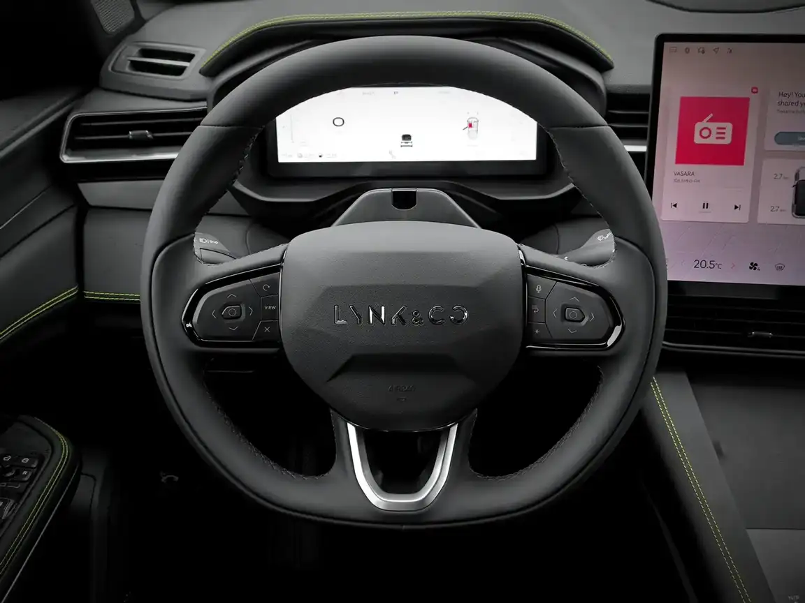 LYNK & CO 01