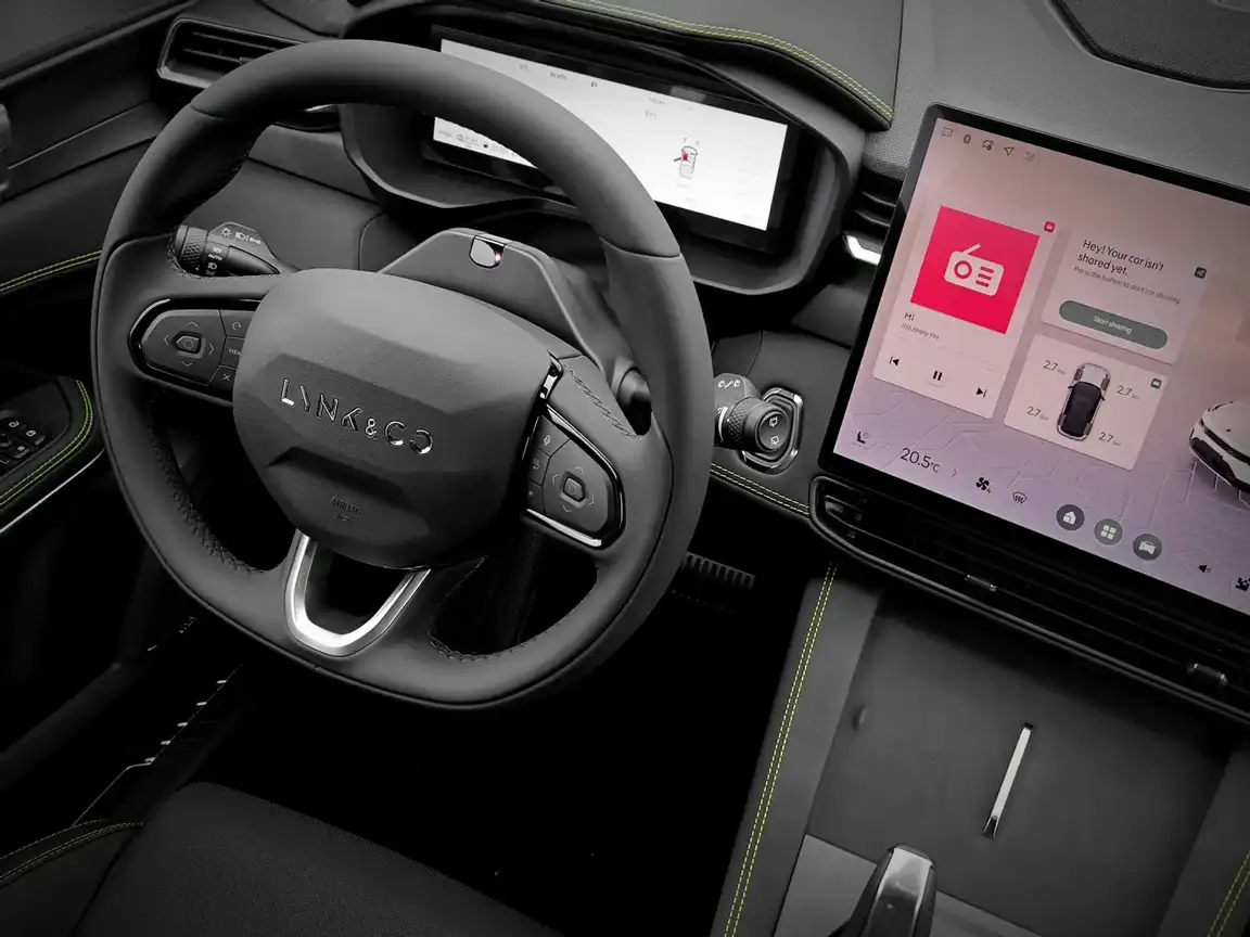 LYNK & CO 01