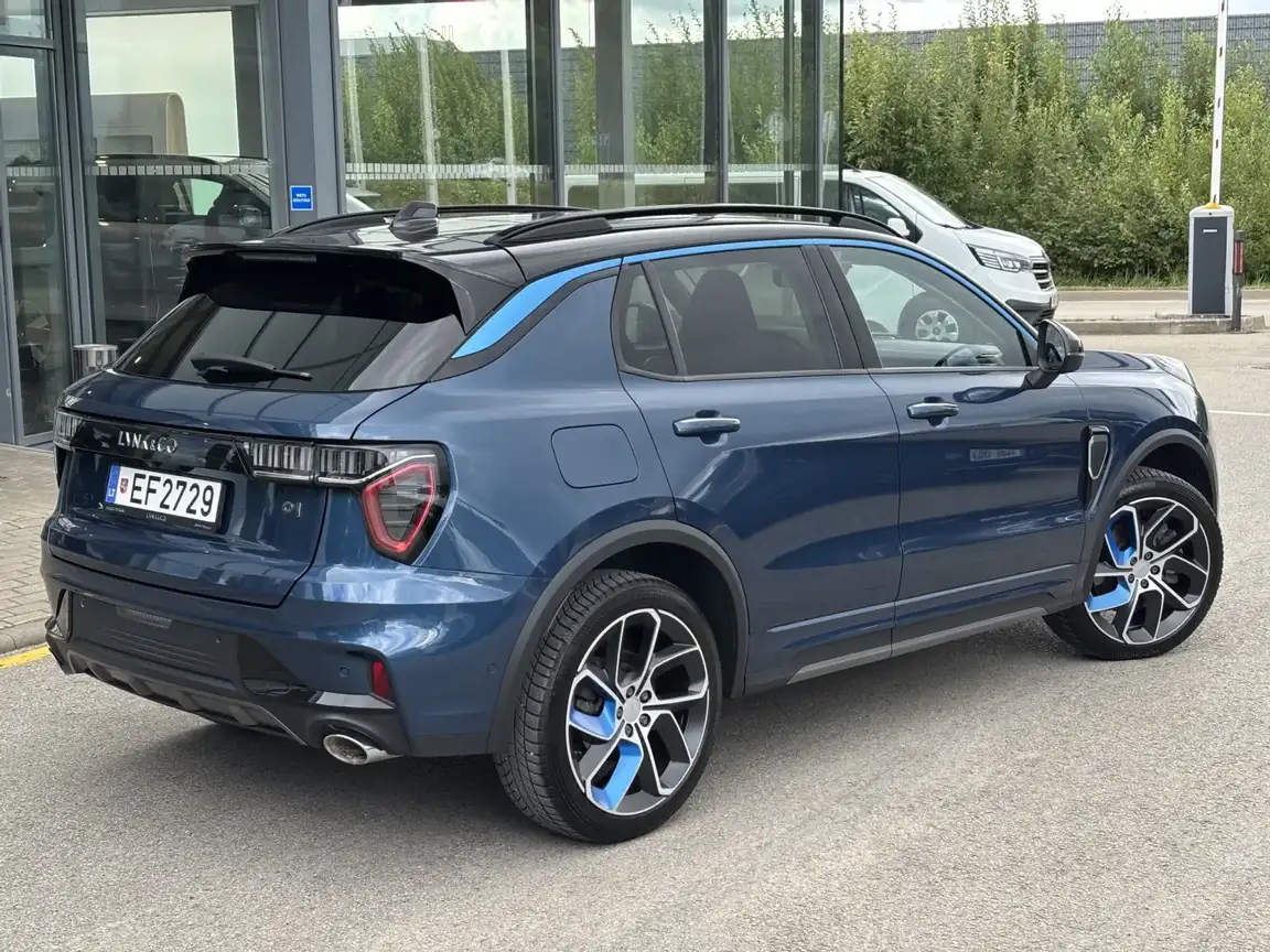 LYNK & CO 01