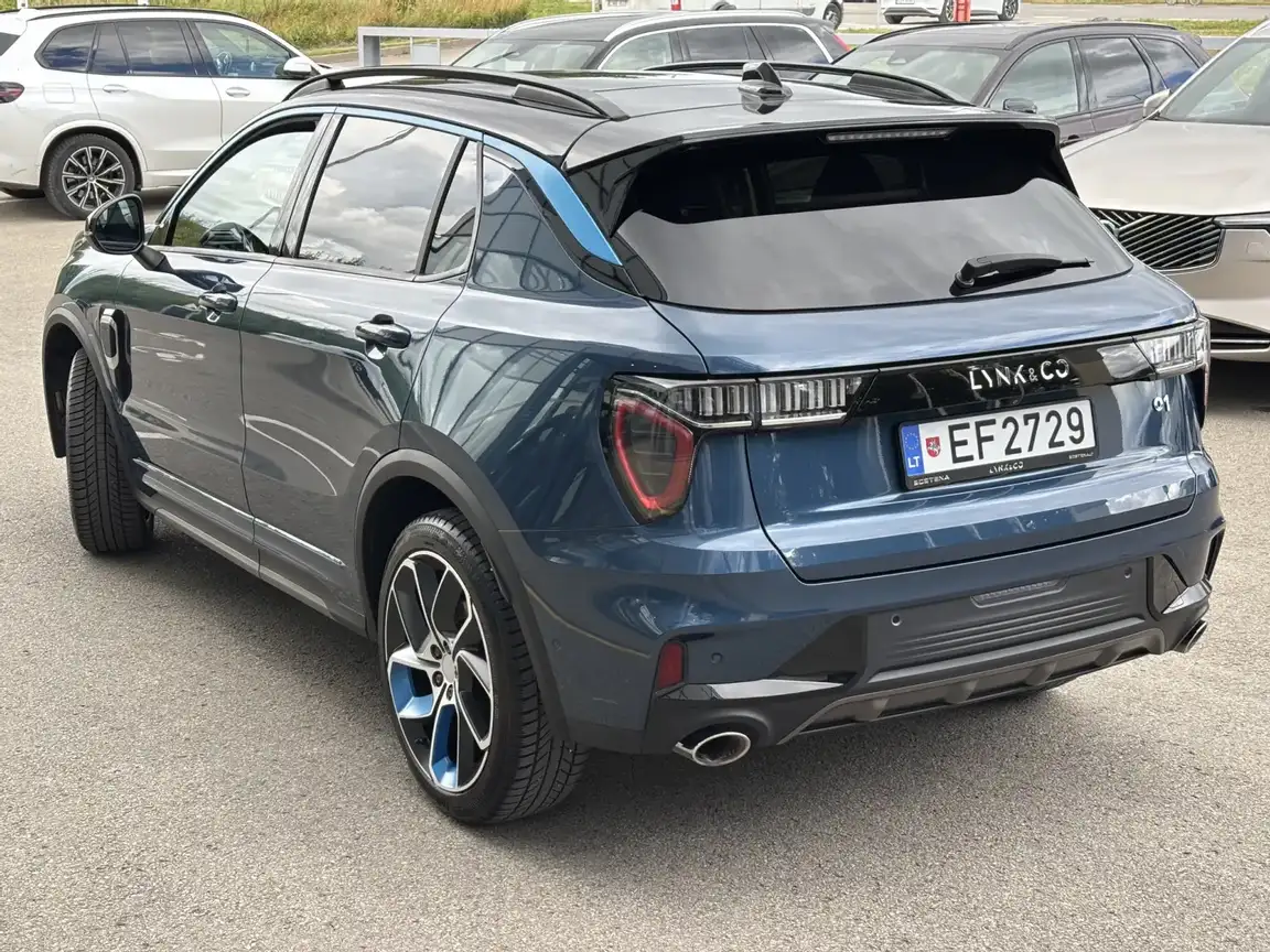LYNK & CO 01