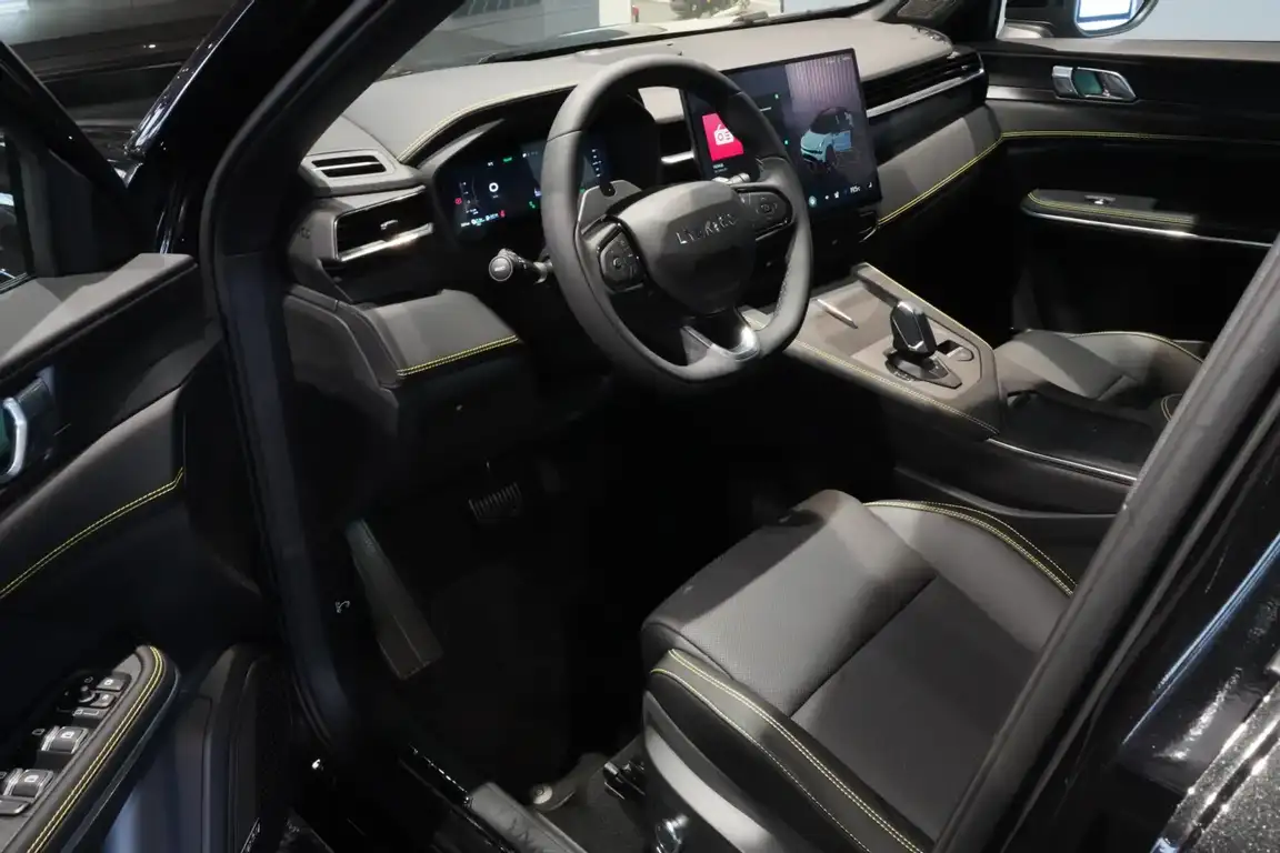 LYNK & CO 01