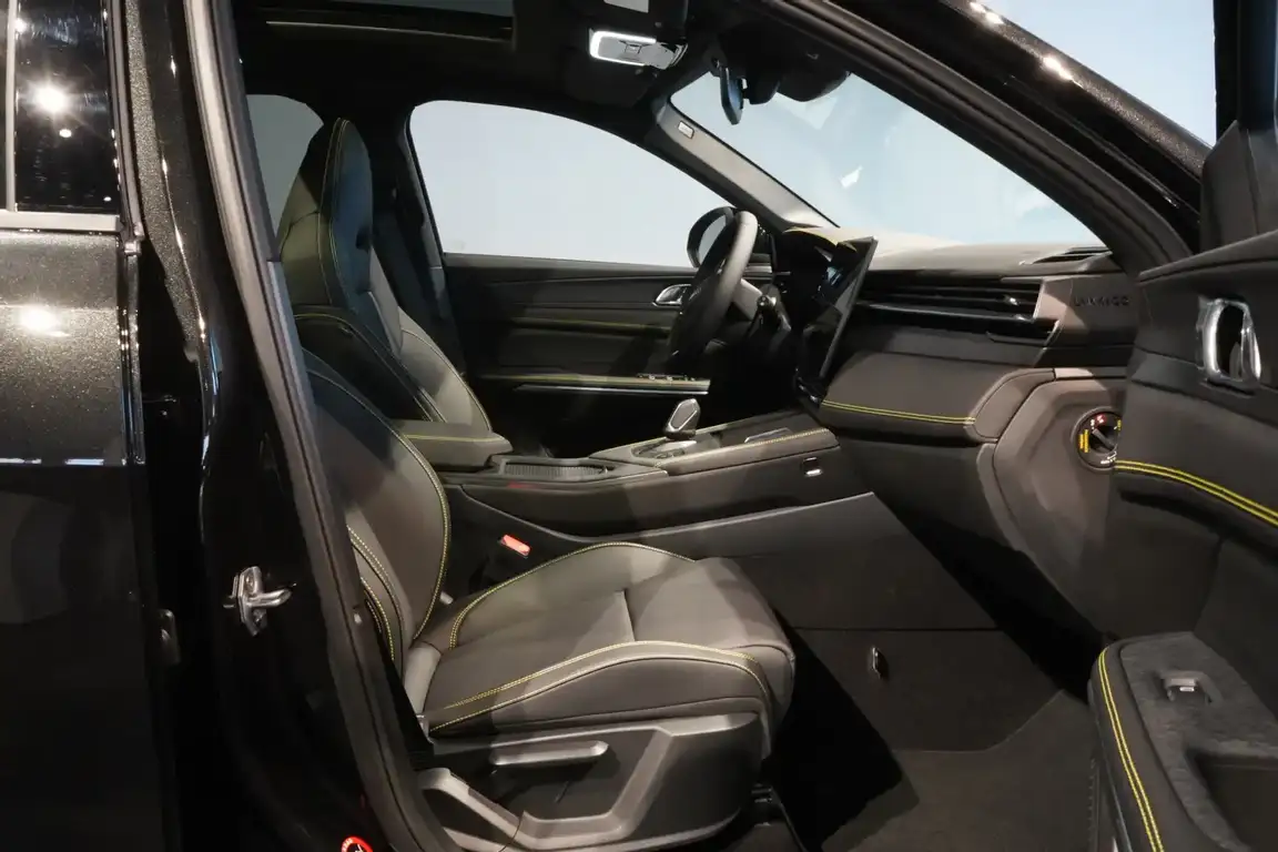LYNK & CO 01