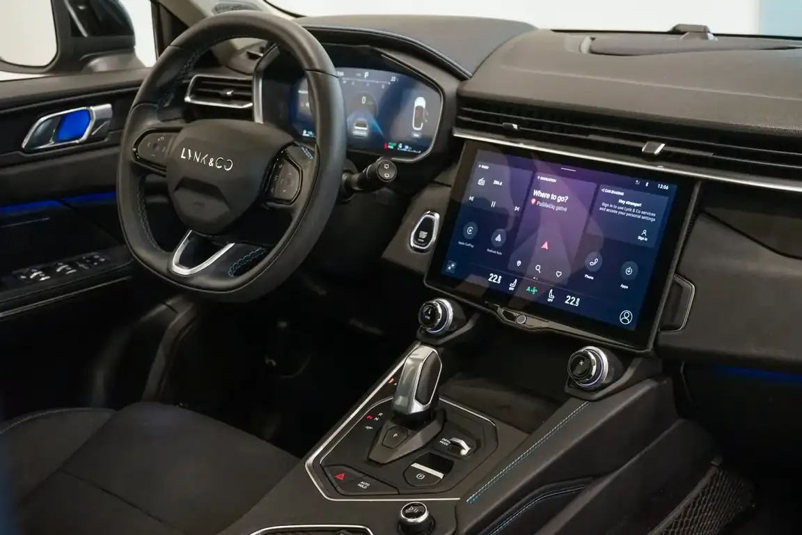 LYNK & CO 01