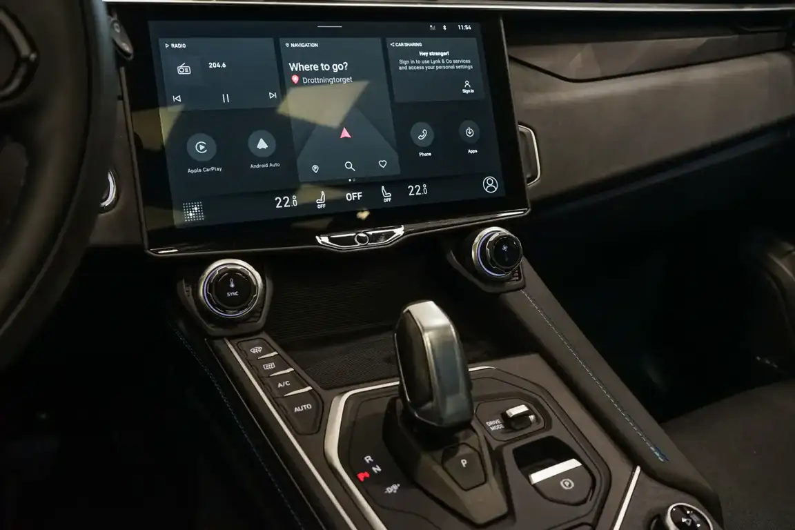 LYNK & CO 01