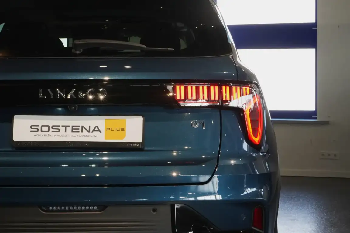 LYNK & CO 01