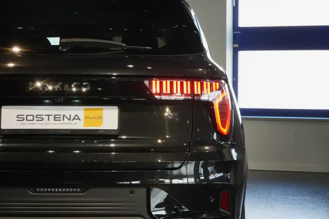LYNK & CO 01