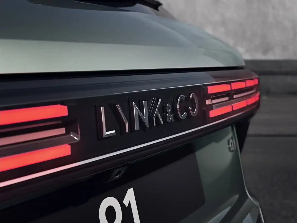 LYNK & CO 01