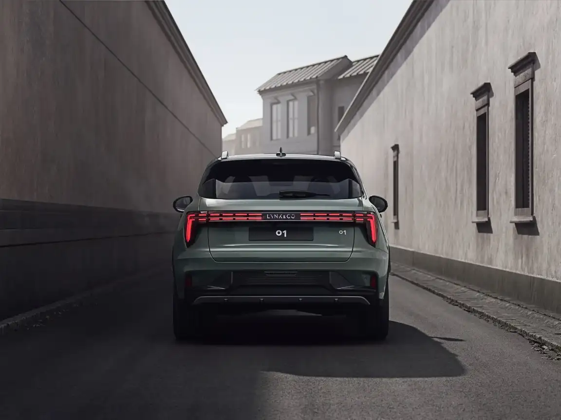 LYNK & CO 01