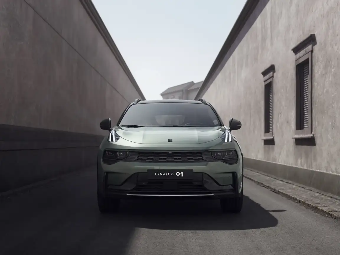 LYNK & CO 01