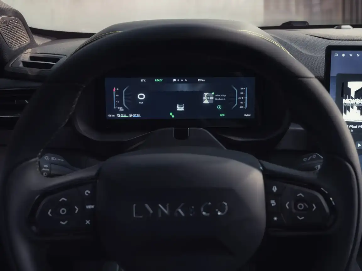 LYNK & CO 01