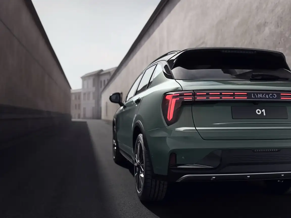 LYNK & CO 01
