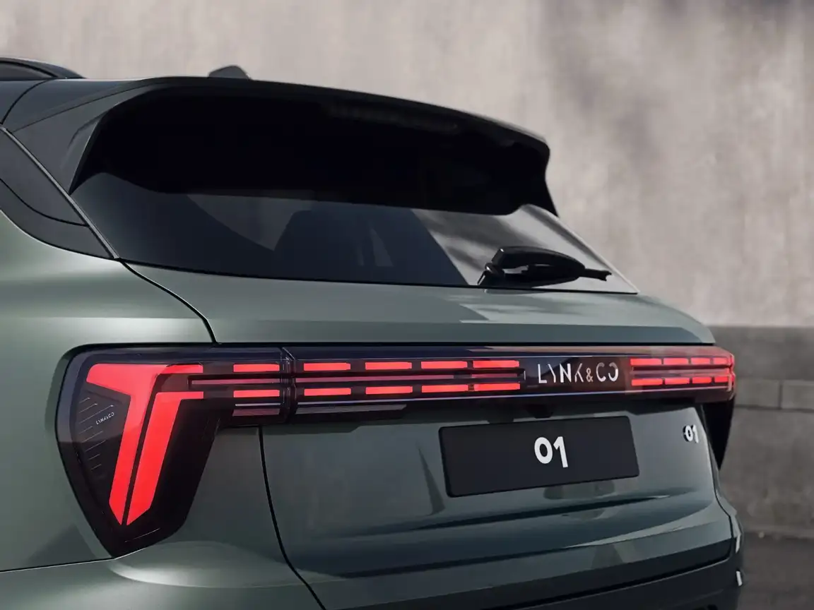 LYNK & CO 01