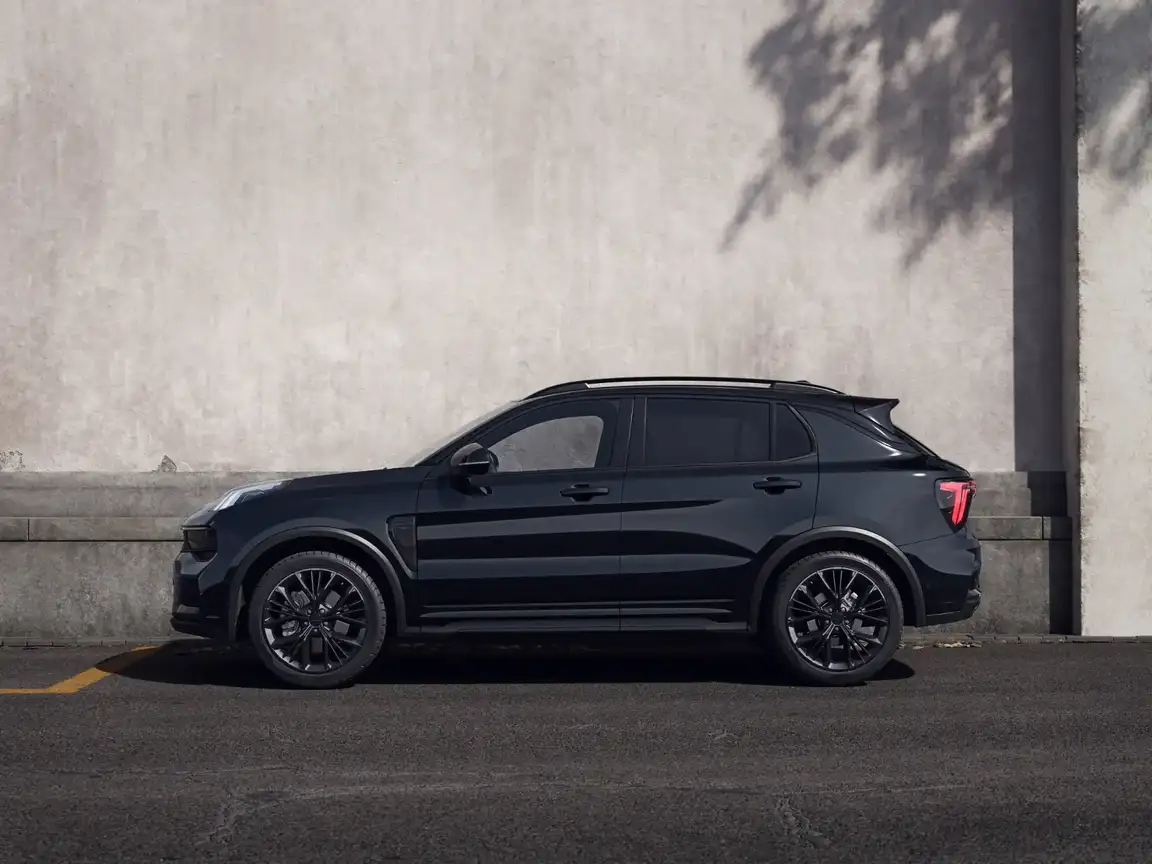 LYNK & CO 01
