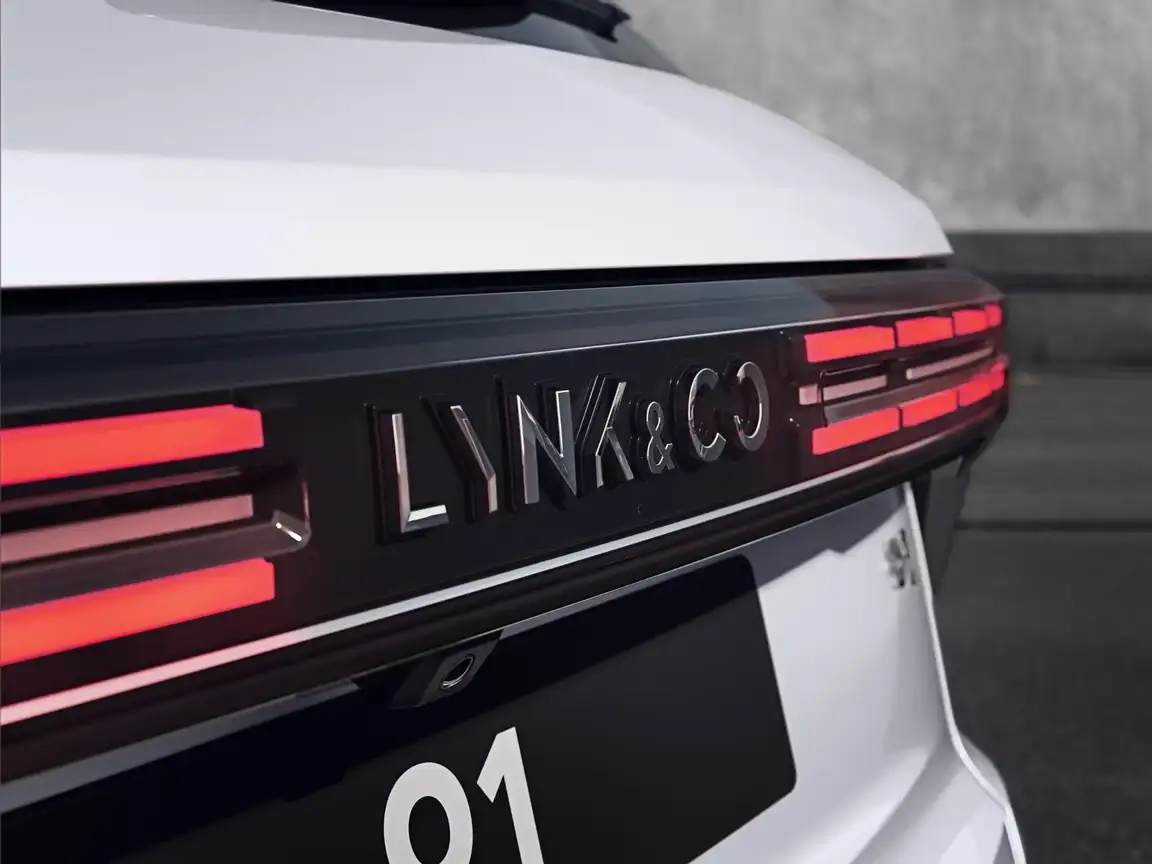 LYNK & CO 01