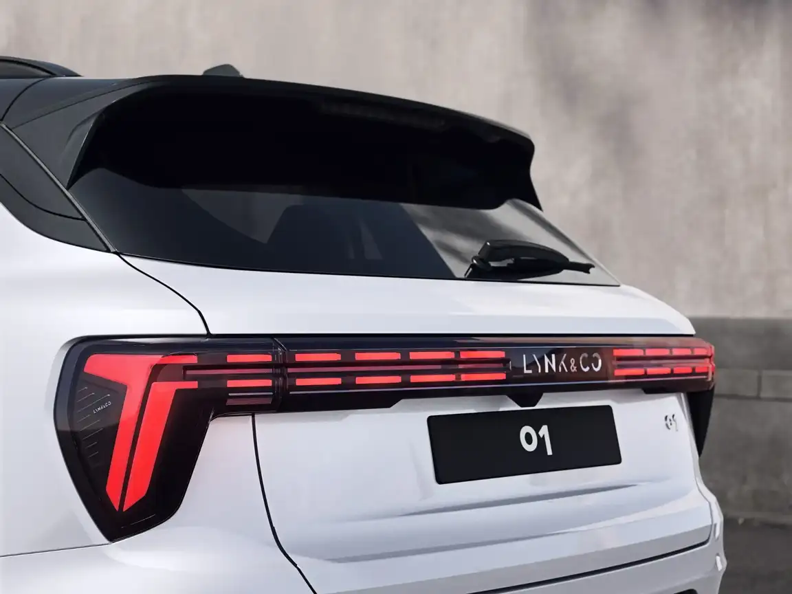 LYNK & CO 01