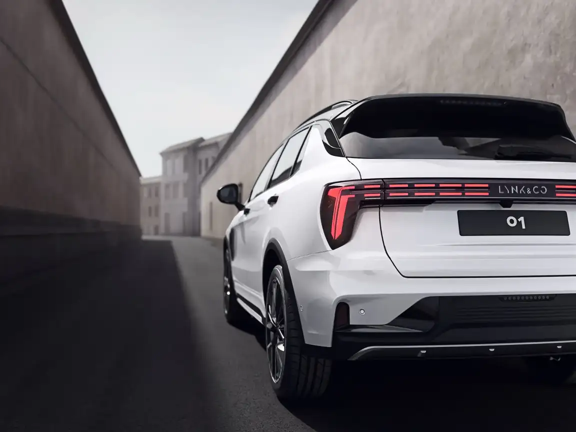 LYNK & CO 01