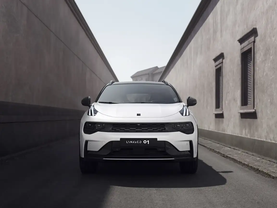 LYNK & CO 01