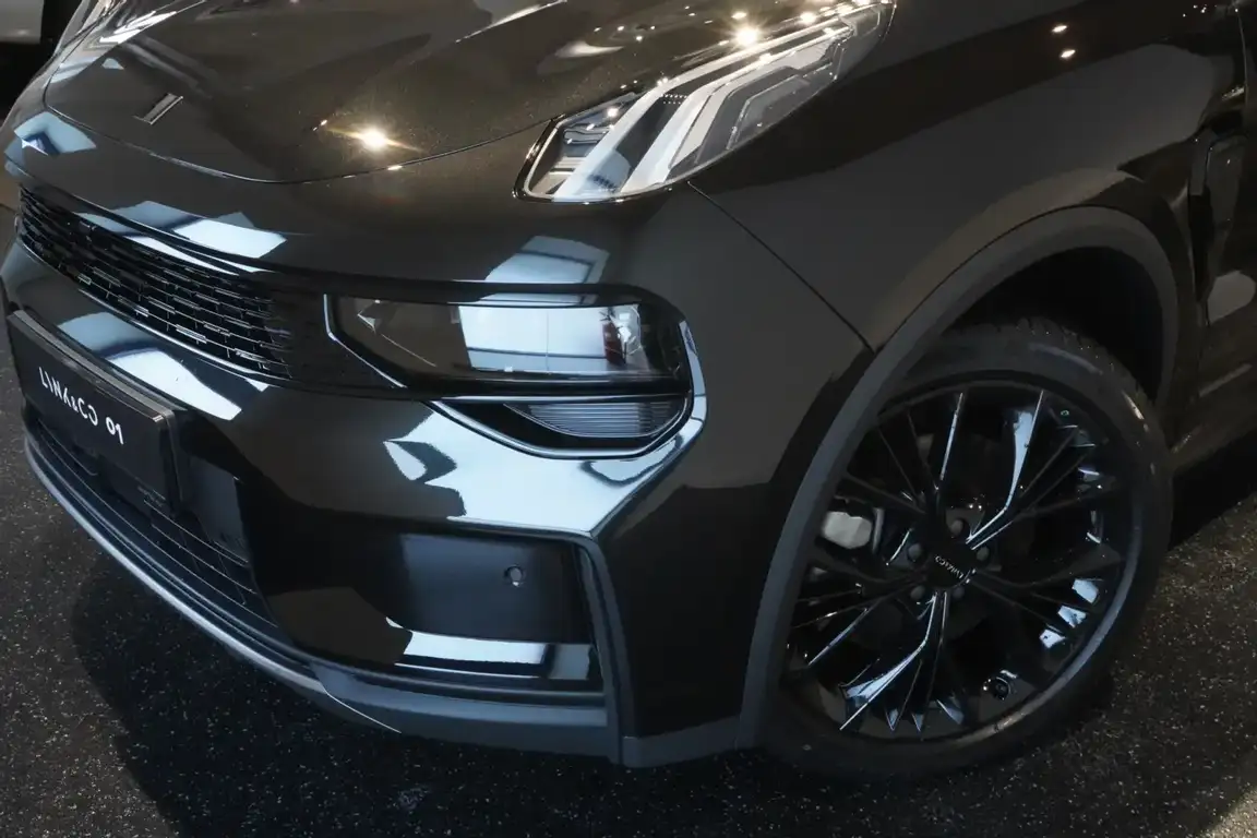 LYNK & CO 01