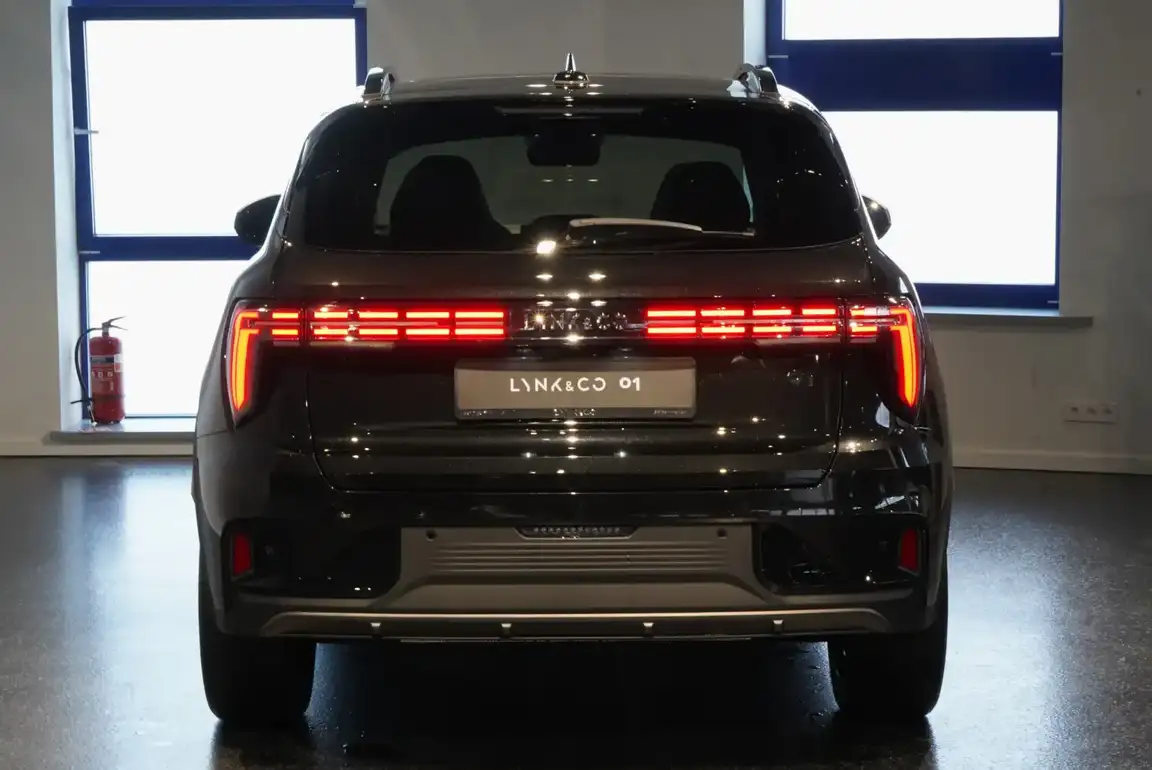 LYNK & CO 01