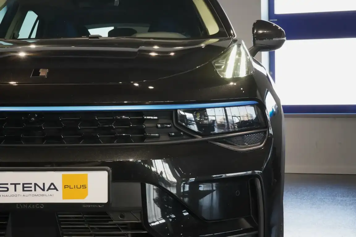 LYNK & CO 01