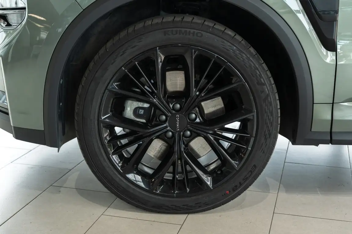 LYNK & CO 01