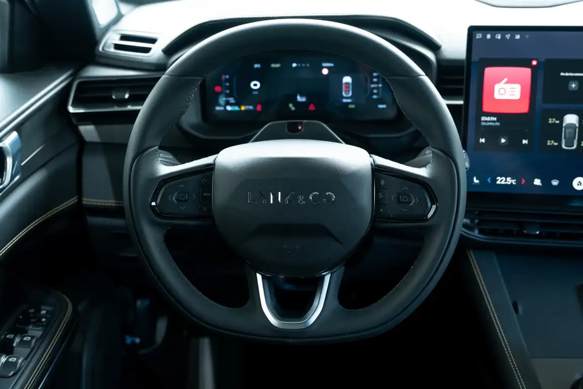 LYNK & CO 01