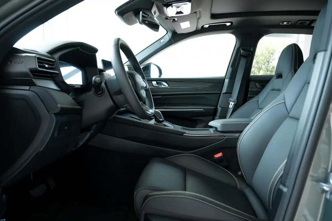 LYNK & CO 01