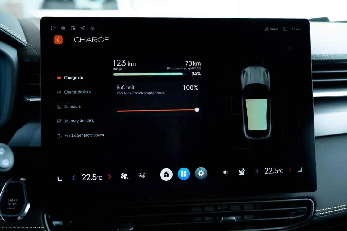 LYNK & CO 01