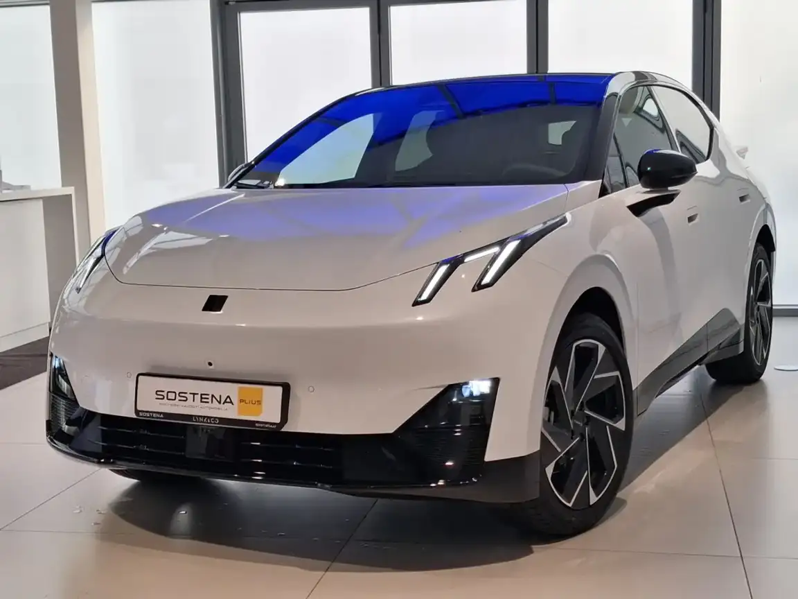 LYNK & CO 02