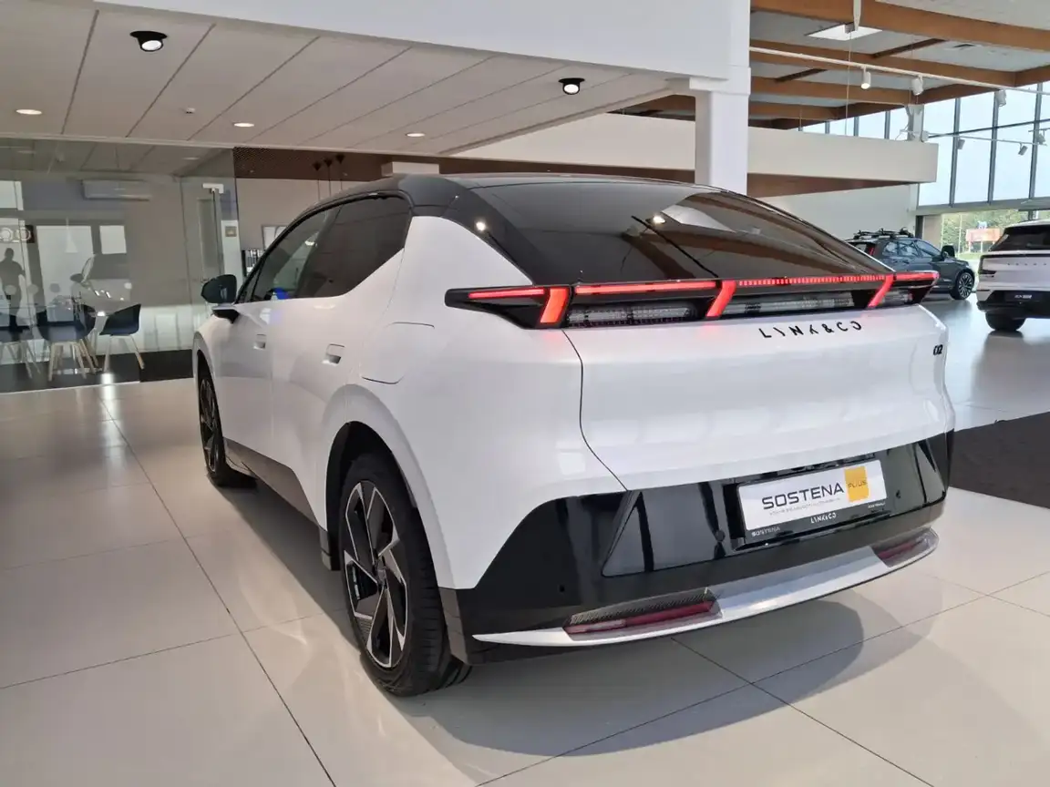 LYNK & CO 02